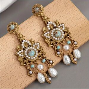BANANA REPUBLIC FRENCH STYLE VINTAGE FRESHWATER PEARL‎ AND TURQUOISE EARRINGS